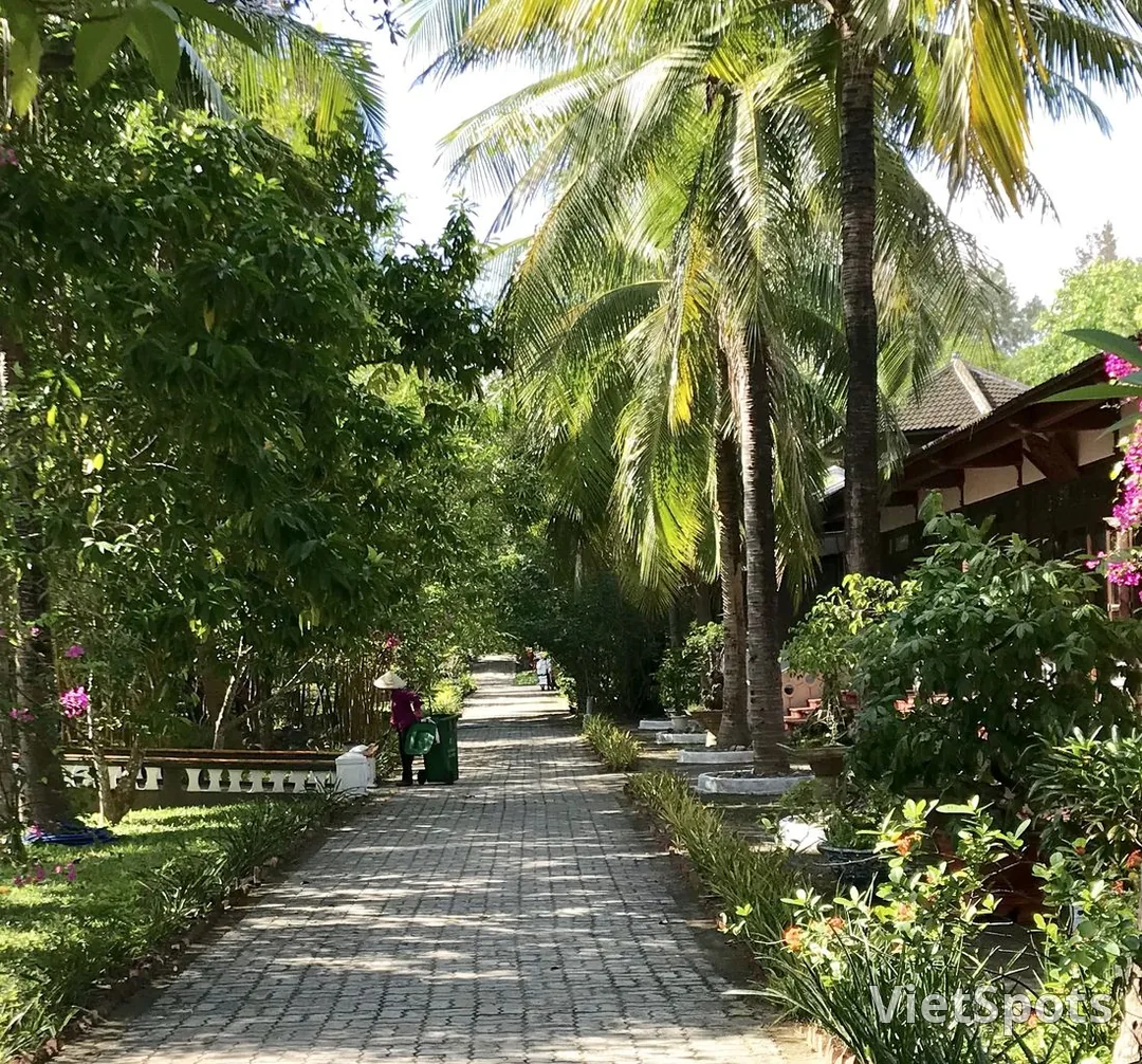 Lang Co Beach resort