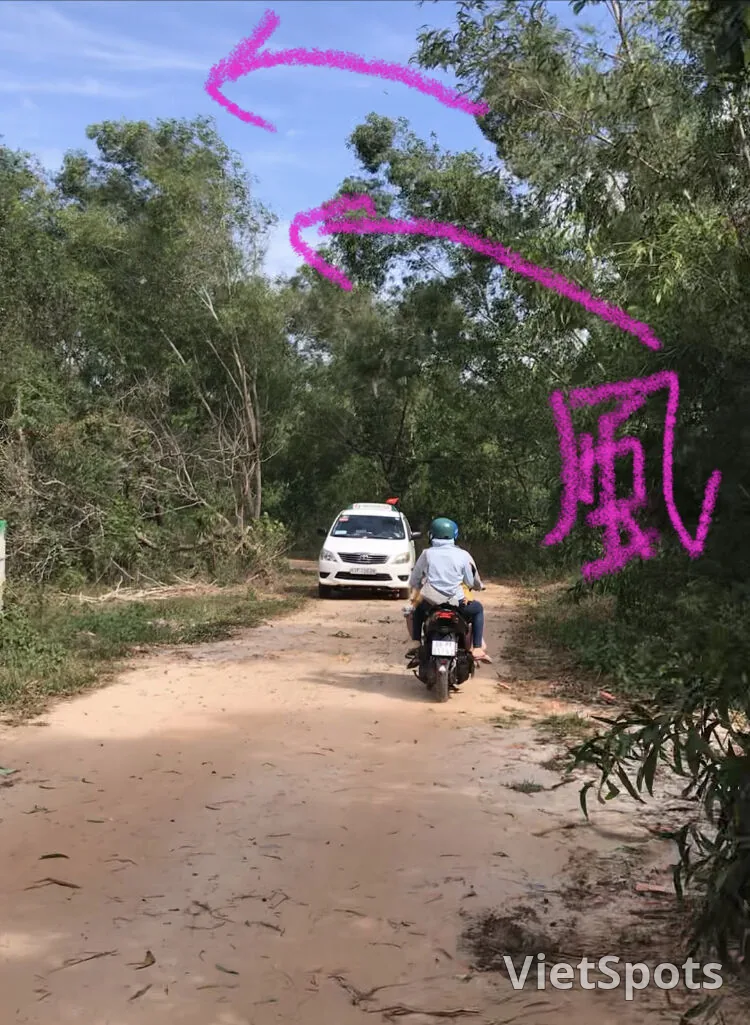 赤土の先に