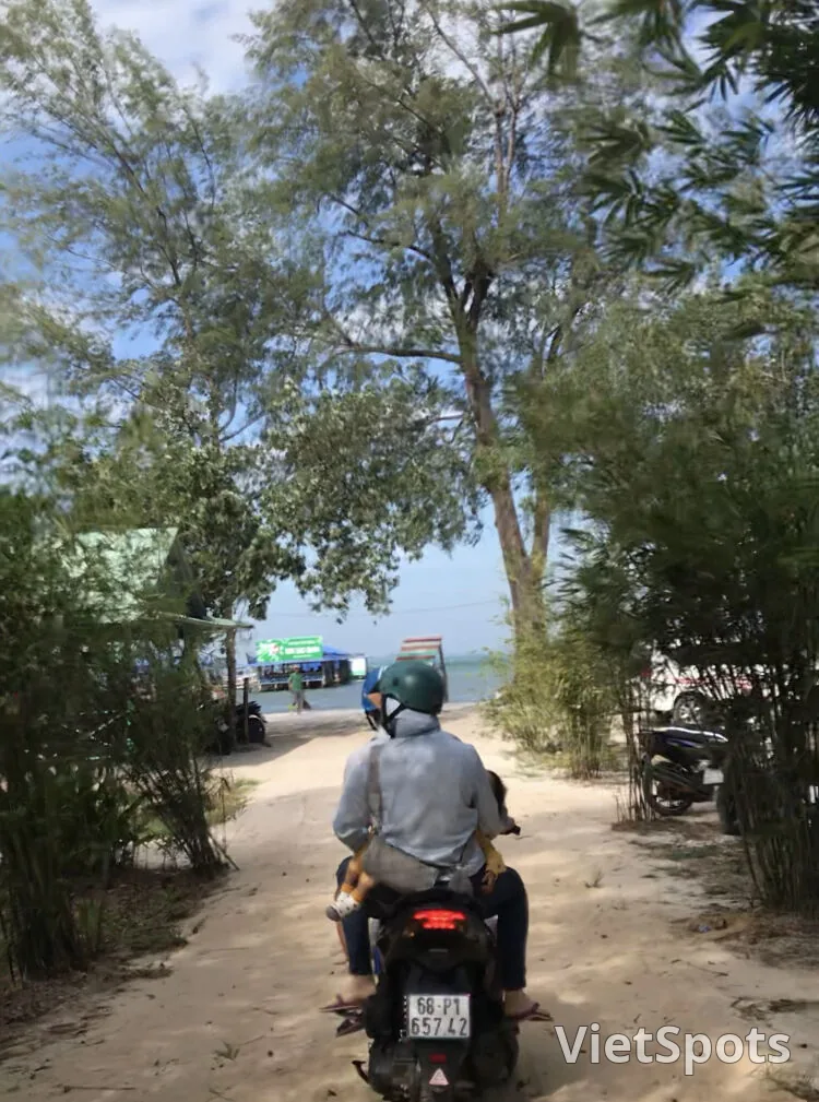 突然開ける海