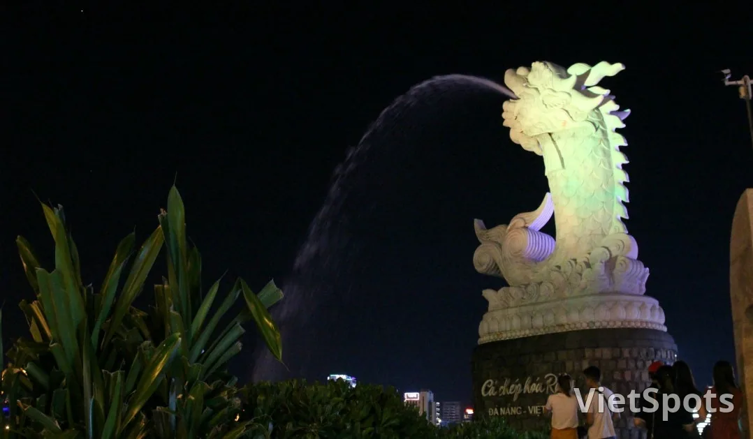 【ダナン旅行記】1日目夜：ドラゴン橋イベント＆シーフードを堪能！