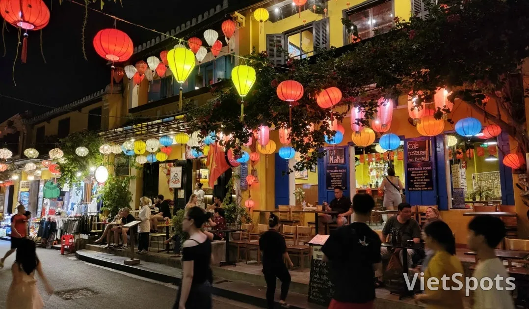 [บันทึกการเดินทางดานัง] คืนวันที่ 2: เดินเที่ยวย่านเมืองเก่าฮอยอัน! นั่งเรือปล่อยโคมลอยน้ำ