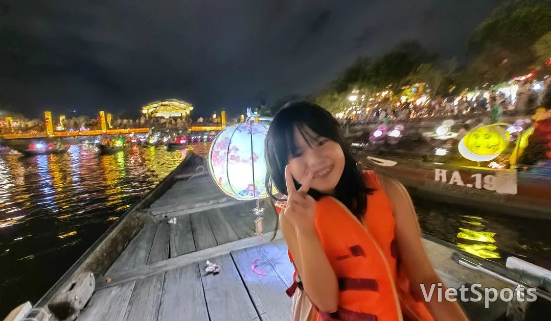 [บันทึกการเดินทางดานัง] คืนวันที่ 2: เดินเที่ยวย่านเมืองเก่าฮอยอัน! นั่งเรือปล่อยโคมลอยน้ำ