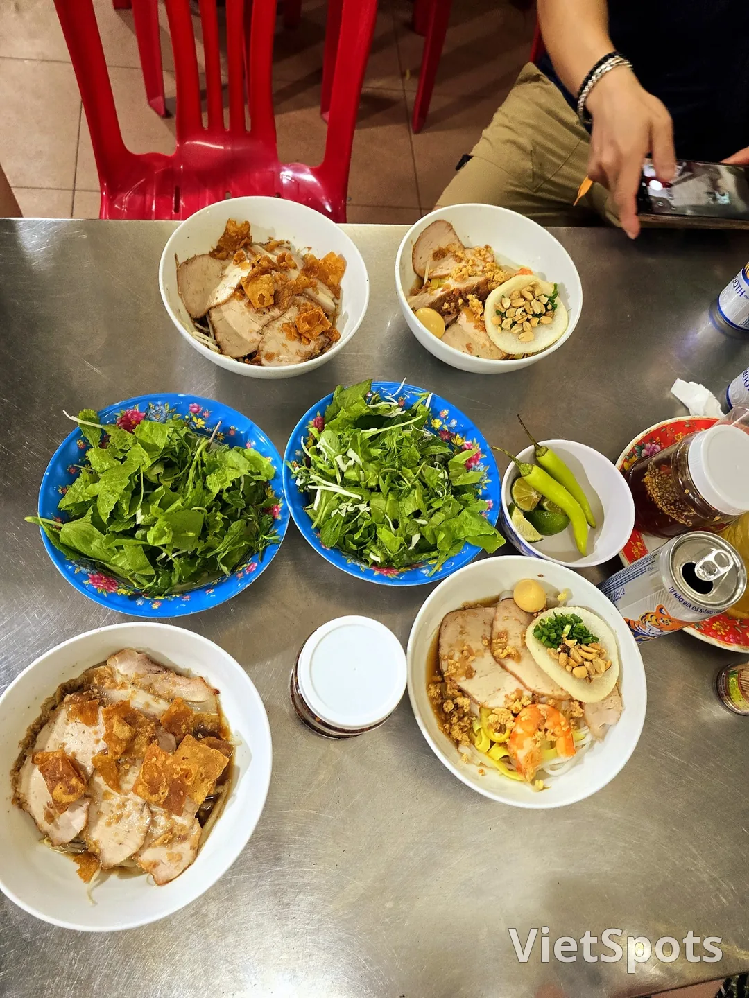 (รีวิว) ร้านมี่กว๋างกาวเลาท้องถิ่นรสชาติแท้?
