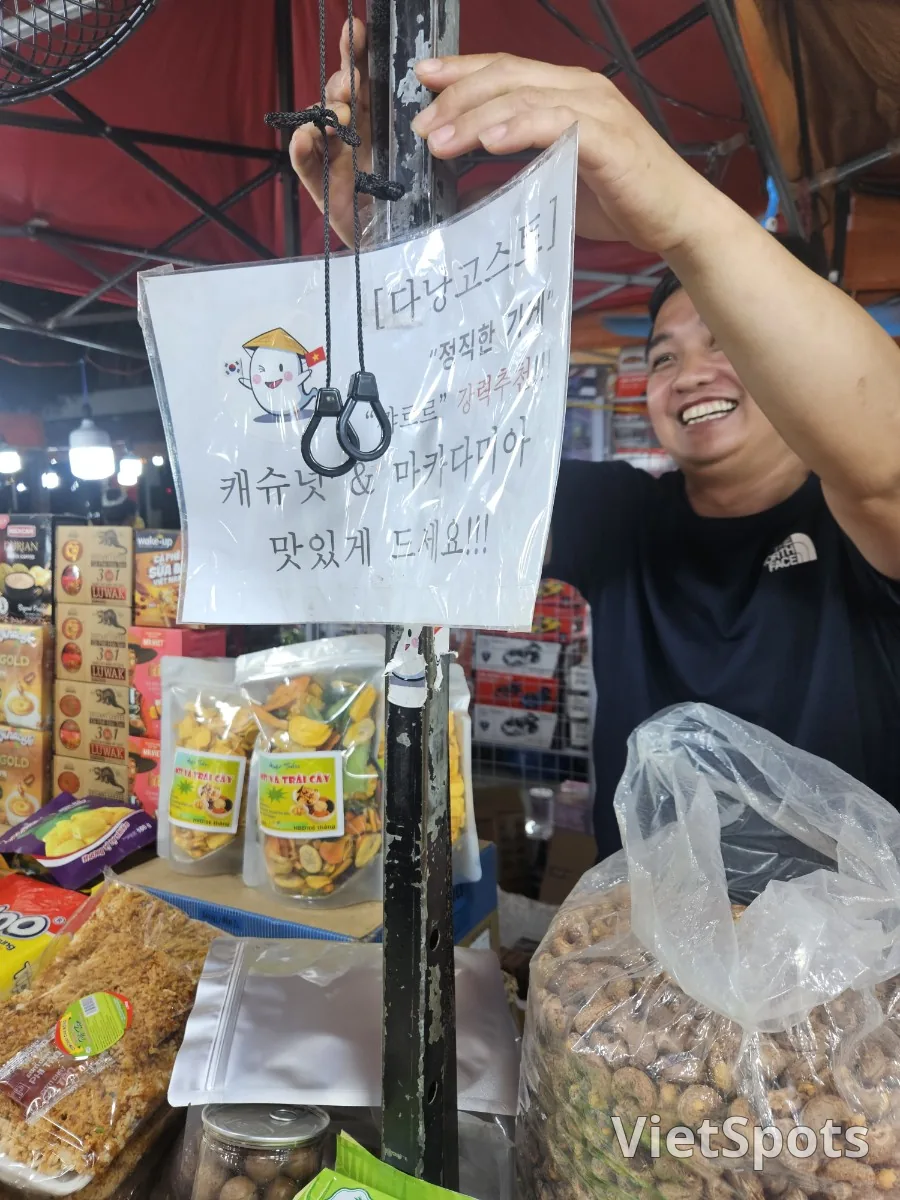 (後記) 在山茶夜市瘋狂購物後，在峴港也租了摩托車！！！