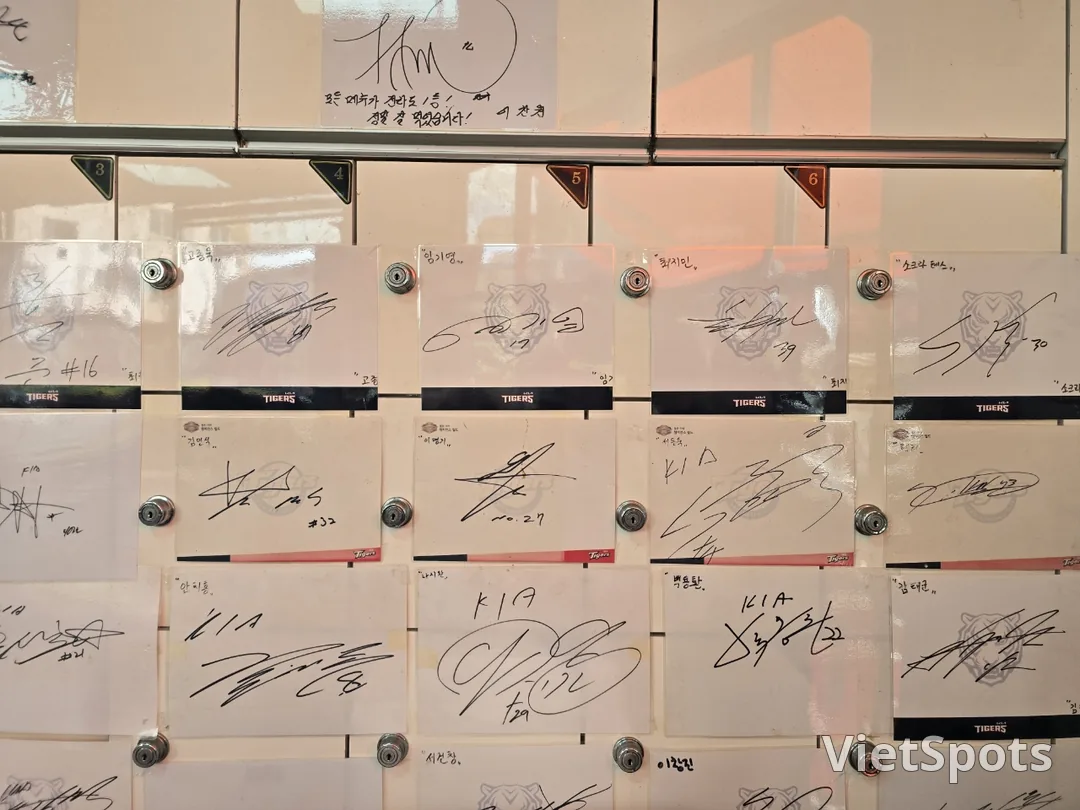 (Travel) Gwangju really seems to have a lot of great restaurants.