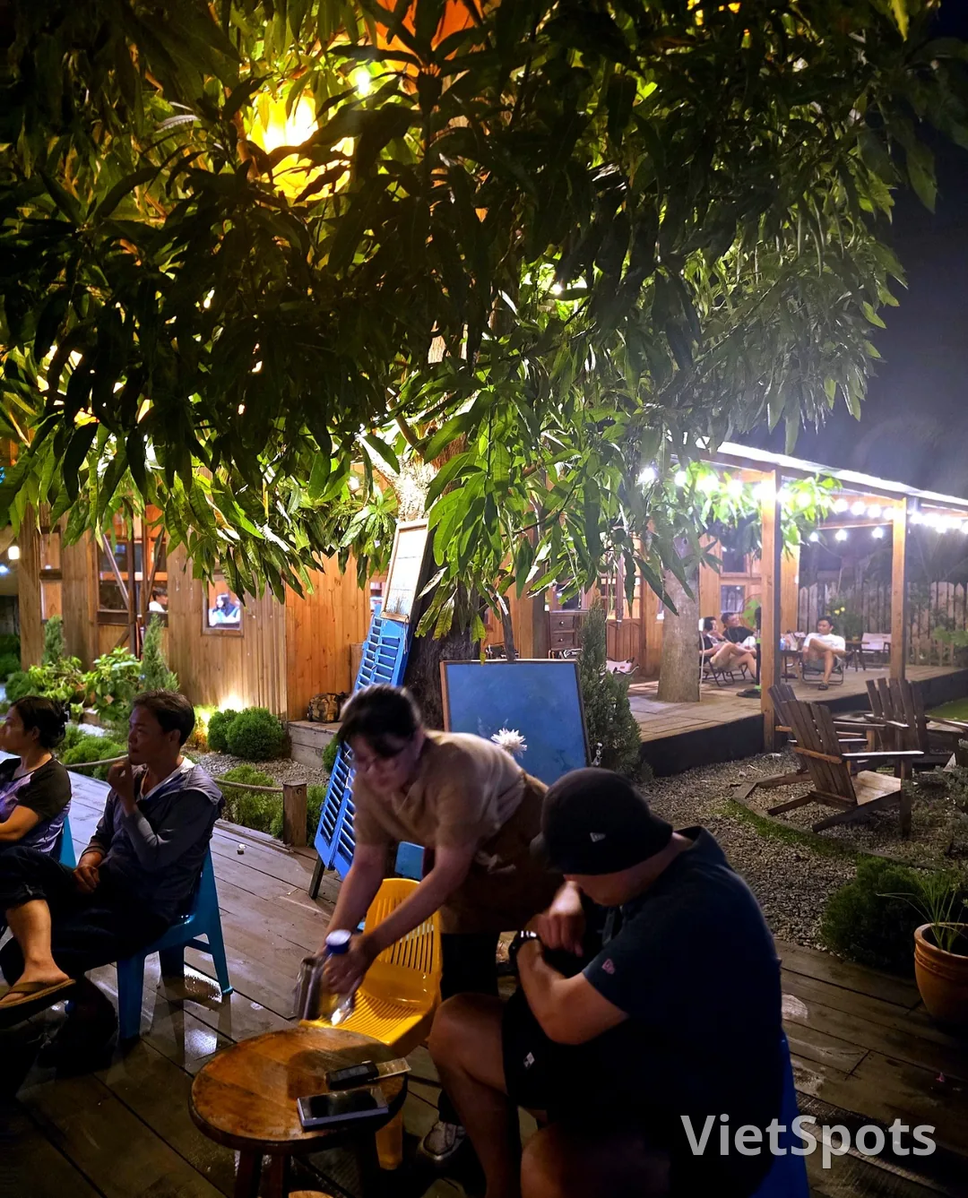 (🇻🇳Chuyến đi thứ 6, 30/8~4/9) Nhật ký du lịch.. Quán cà phê đích thực (trinh cafe) gần sông Thu Bồn sau khi trời tối