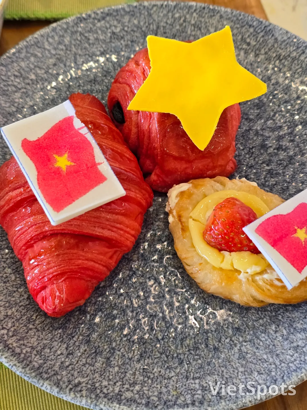 (🇻🇳6人 8月30日〜9月4日) 旅行記..2日目の朝食 (あ、私は2日目で友達は1日目、重なってるw)