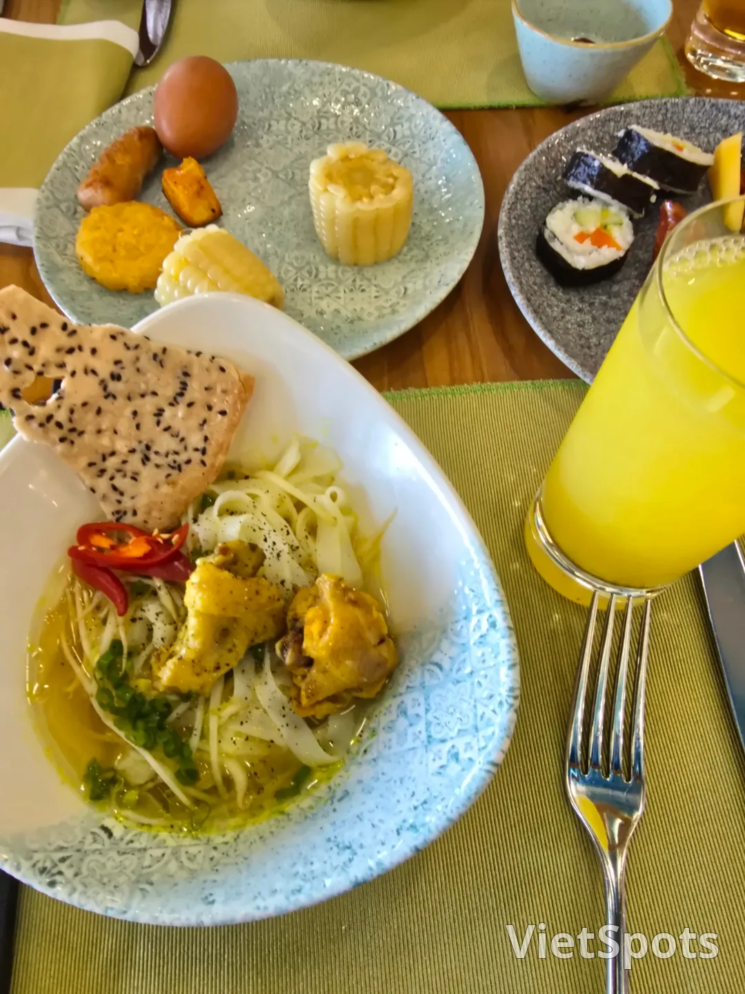 (🇻🇳6人 8月30日〜9月4日) 旅行記..2日目の朝食 (あ、私は2日目で友達は1日目、重なってるw)