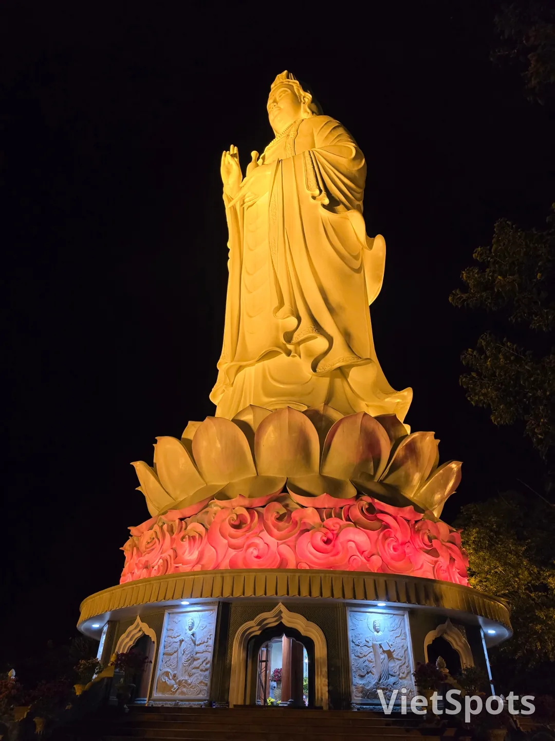 (🇻🇳6人间 8月30日~9月4日) 游记.. 夜晚的山茶山