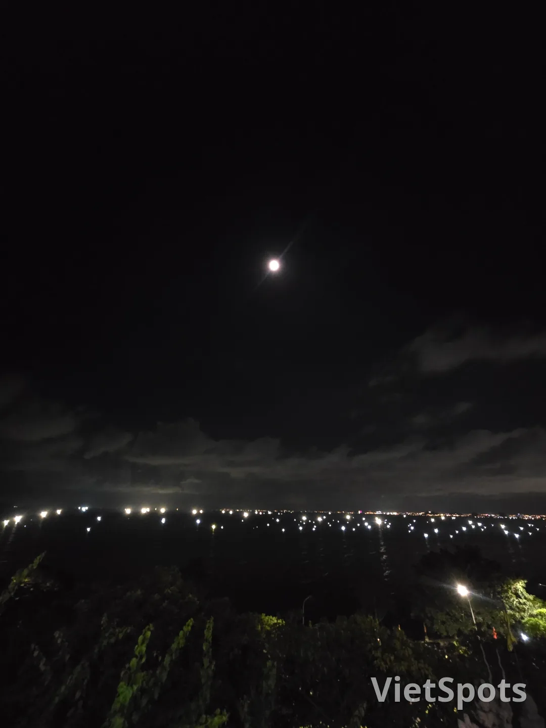 (🇻🇳6人间 8月30日~9月4日) 游记.. 夜晚的山茶山