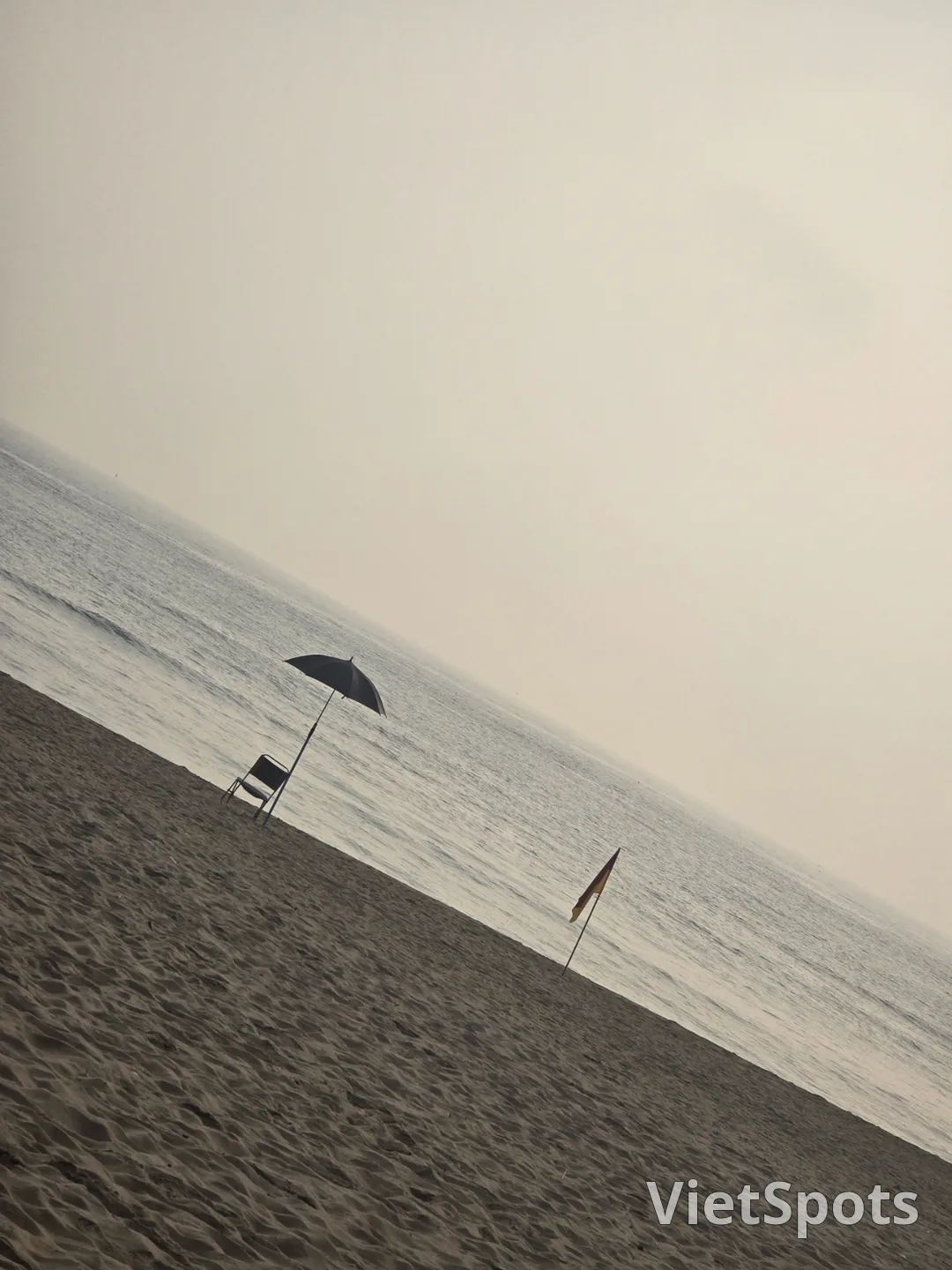 เพลิดเพลินกับชายหาดส่วนตัวที่ชิลลาโมโนแกรม ดานัง 🏖️