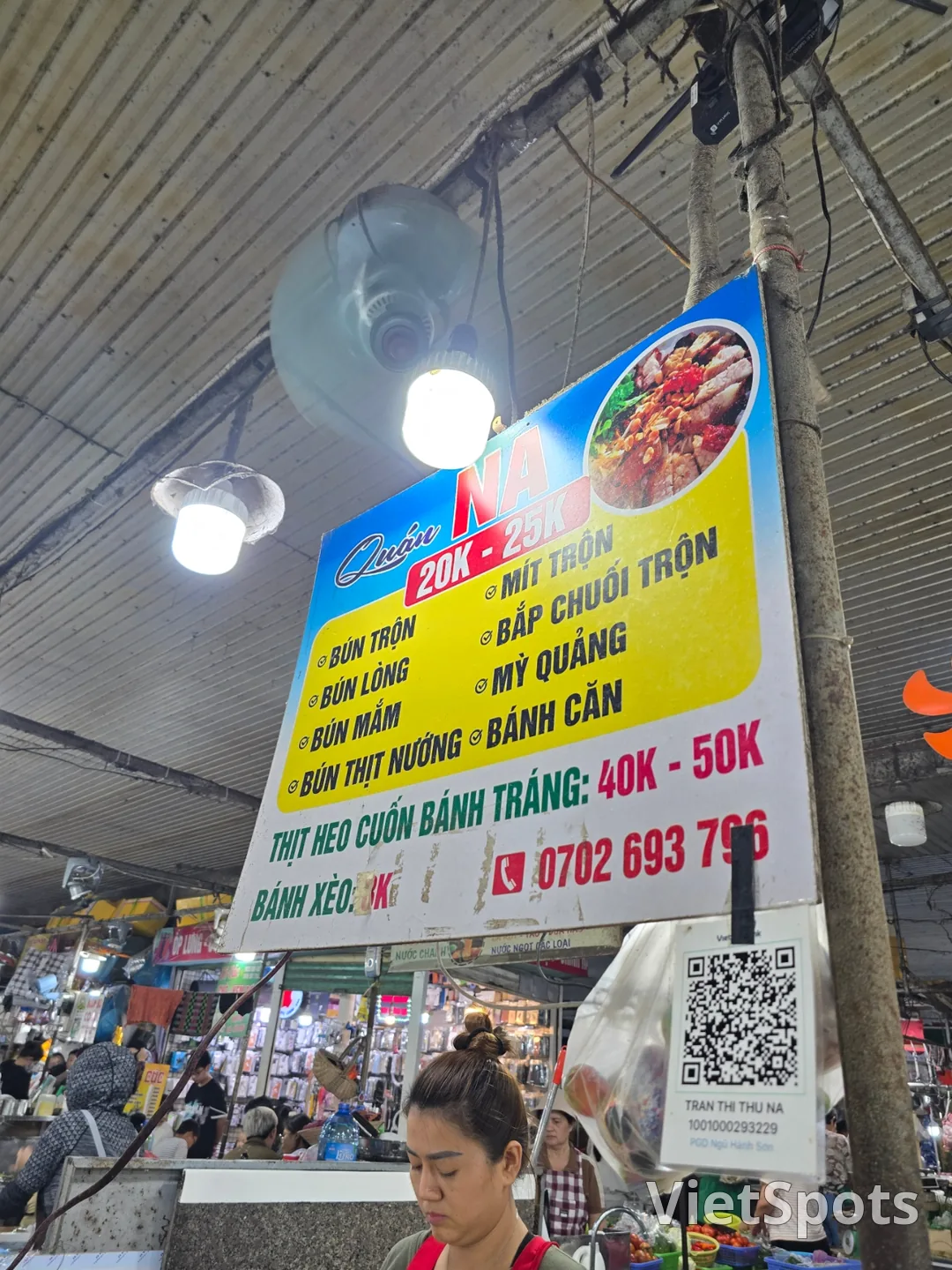 Review chuyến đi số 7 🛫🇻🇳 Chợ Bakmian — Bánh Căn? Thịt Heo Cuốn?