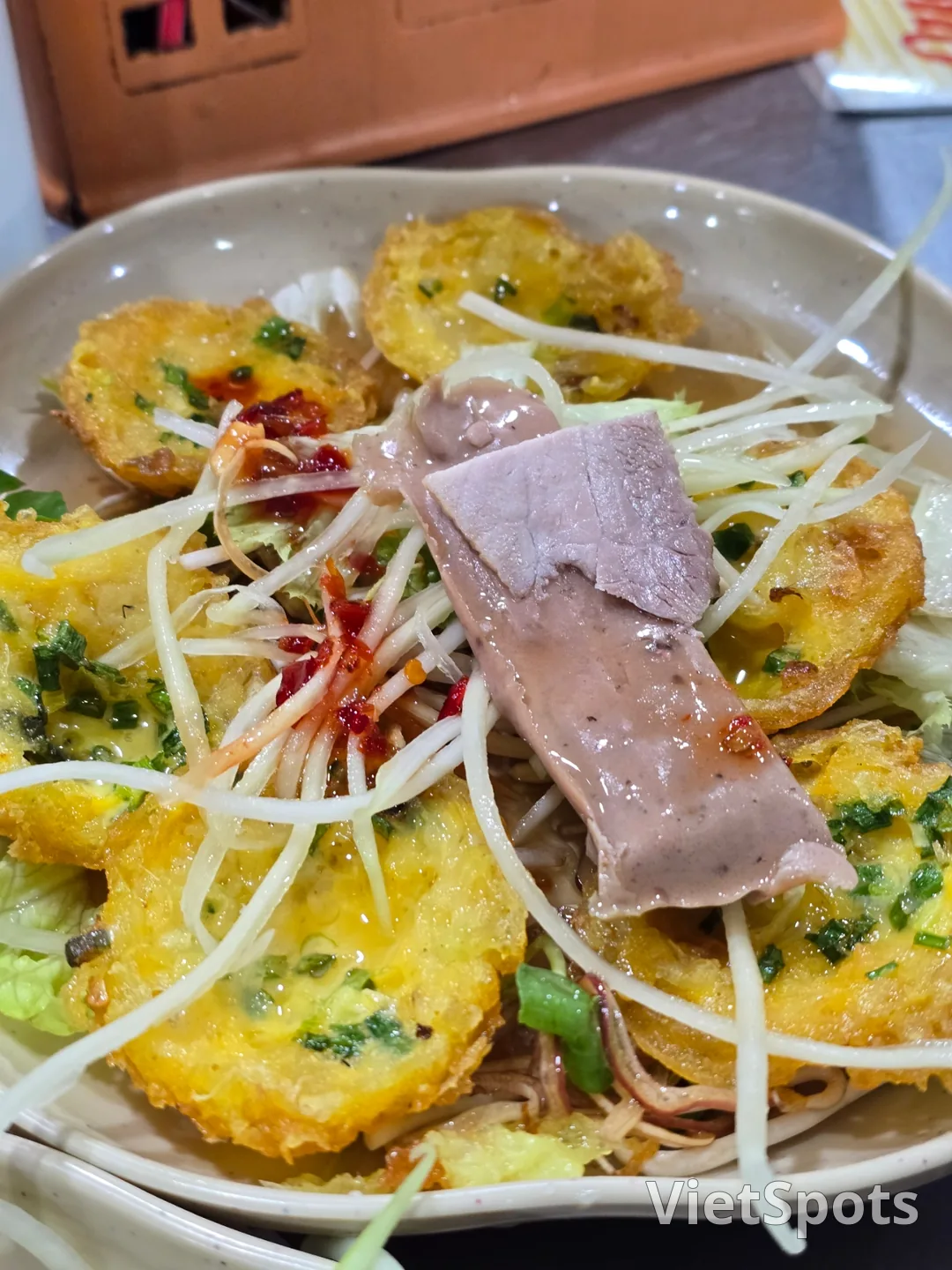 Review chuyến đi số 7 🛫🇻🇳 Chợ Bakmian — Bánh Căn? Thịt Heo Cuốn?