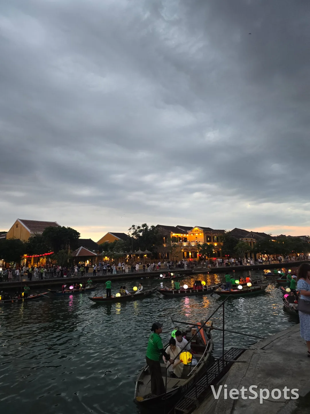 Chợ đêm Hội An