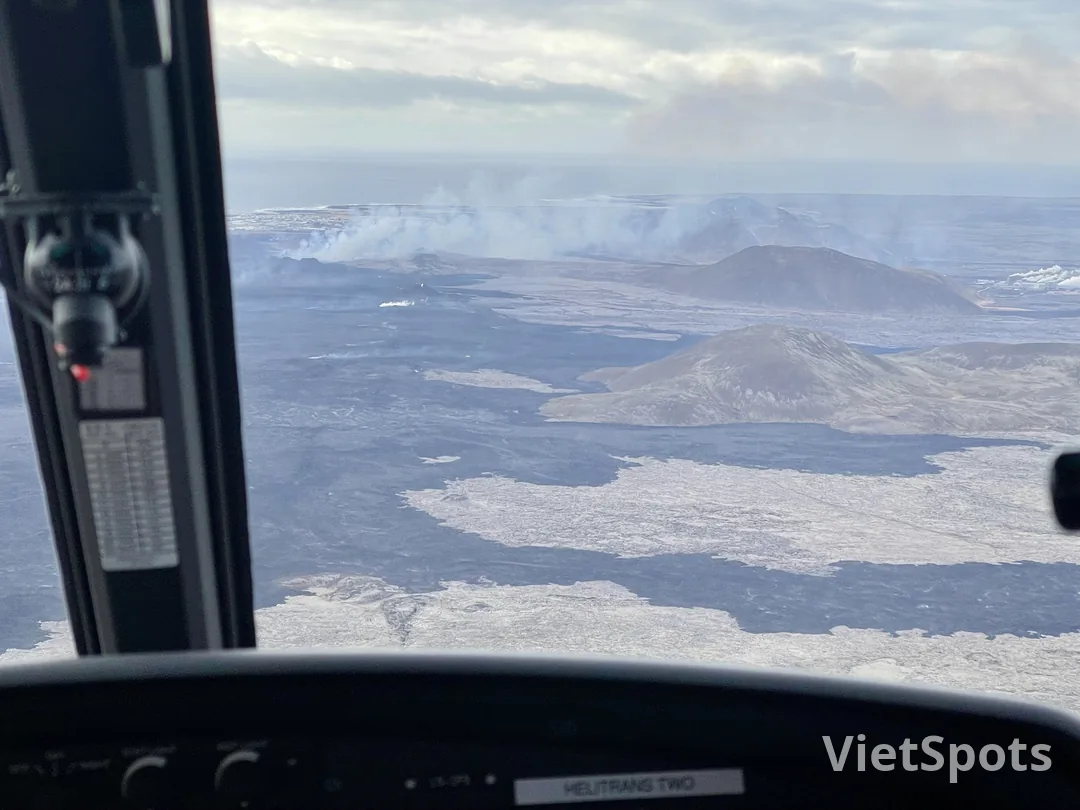 冰島六天五夜遊記:直升機火山觀景體驗,俯瞰壯麗熔岩大地
