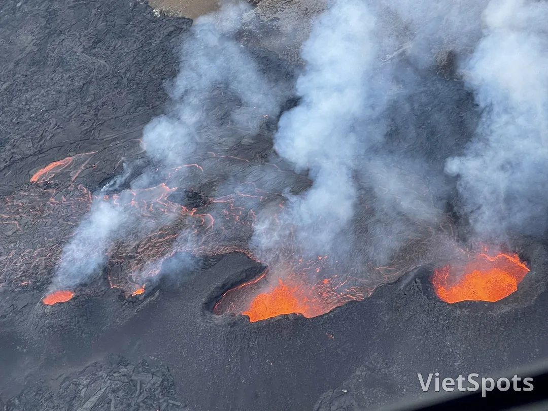 冰島六天五夜遊記:直升機火山觀景體驗,俯瞰壯麗熔岩大地