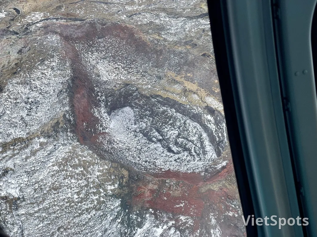 冰島六天五夜遊記:直升機火山觀景體驗,俯瞰壯麗熔岩大地