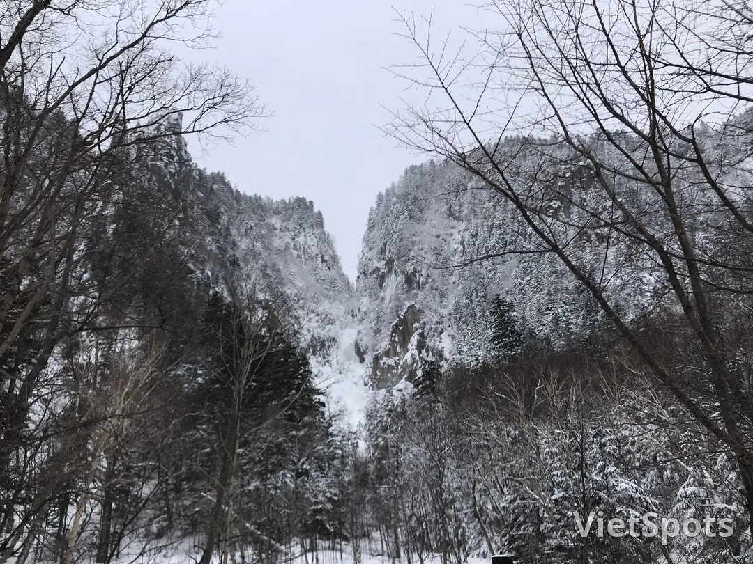 【北海道五天四夜跟團遊記】層雲峽冰瀑季 × 網走破冰船 × 