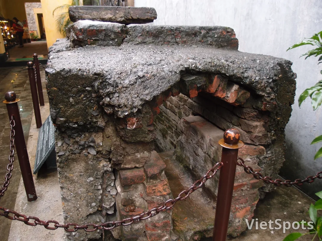 火爐監獄下水道 (Hoa Lo Prison Sewer Tunnel),曾有政治犯透過這裡成功逃獄。