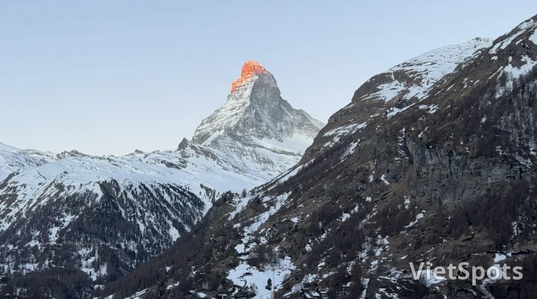 馬特洪峰日照金山是很多旅人前往策馬特希望可以欣賞的風景