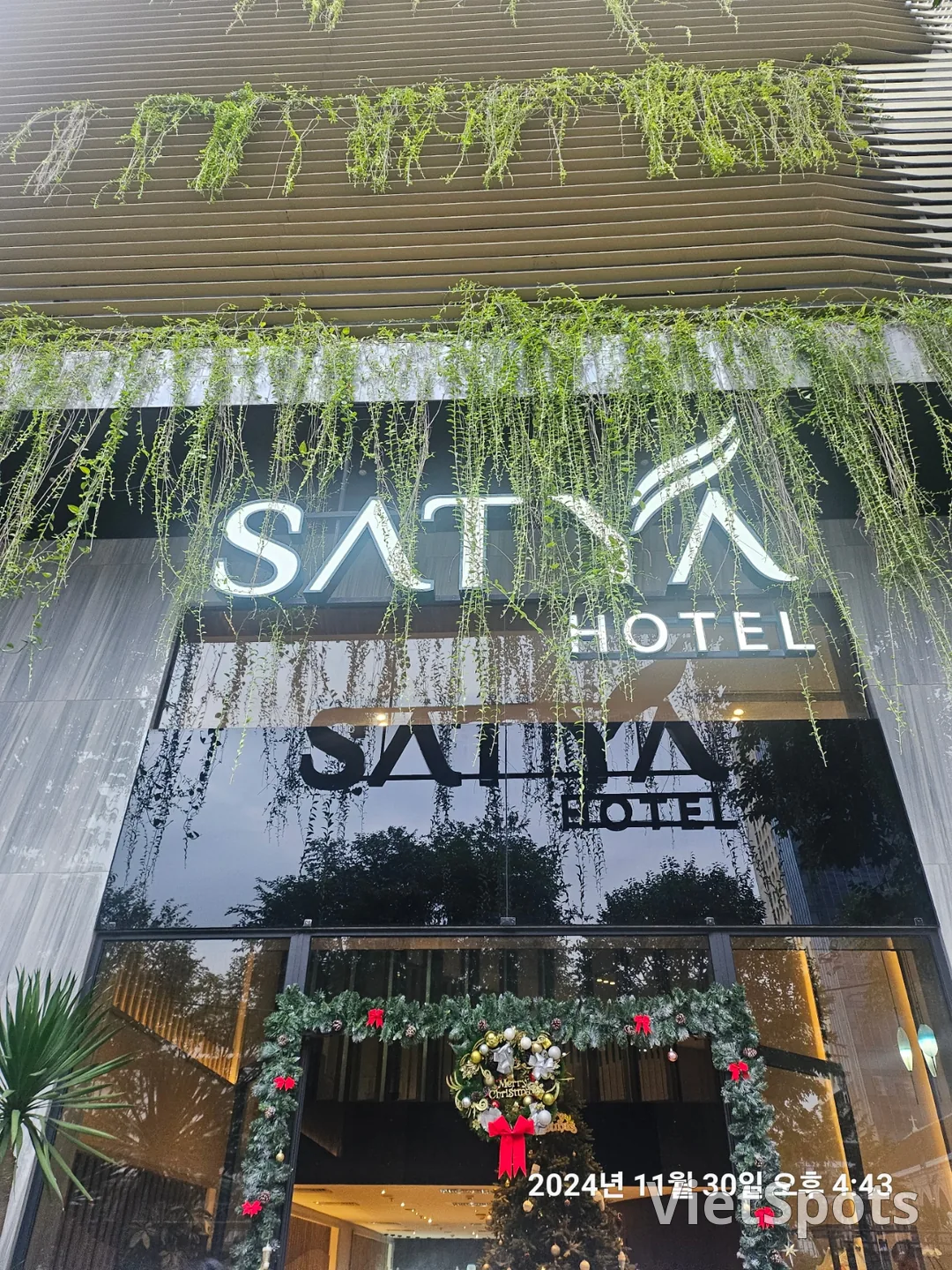 ๐ป๐ณ (Review) Satya Hotel Swimming Pool