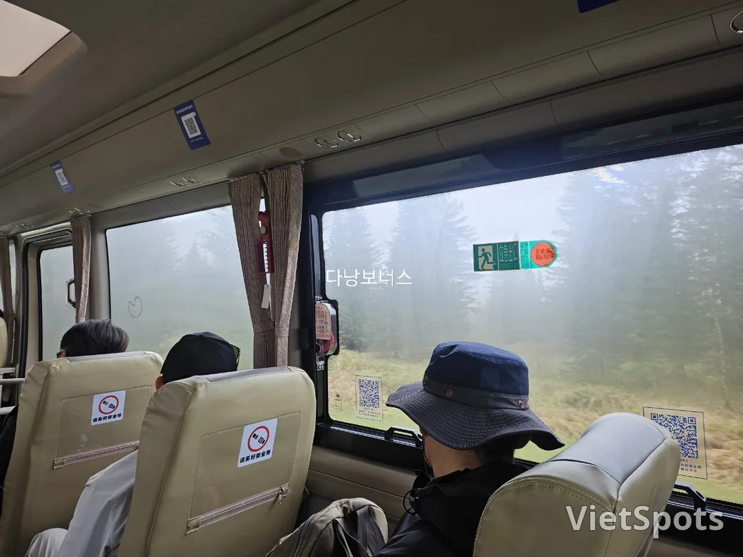 🇰🇷🇨🇳🏔白頭山天池の西坡コース、1442段の階段と、今見ると涼しく感じる雪❄️