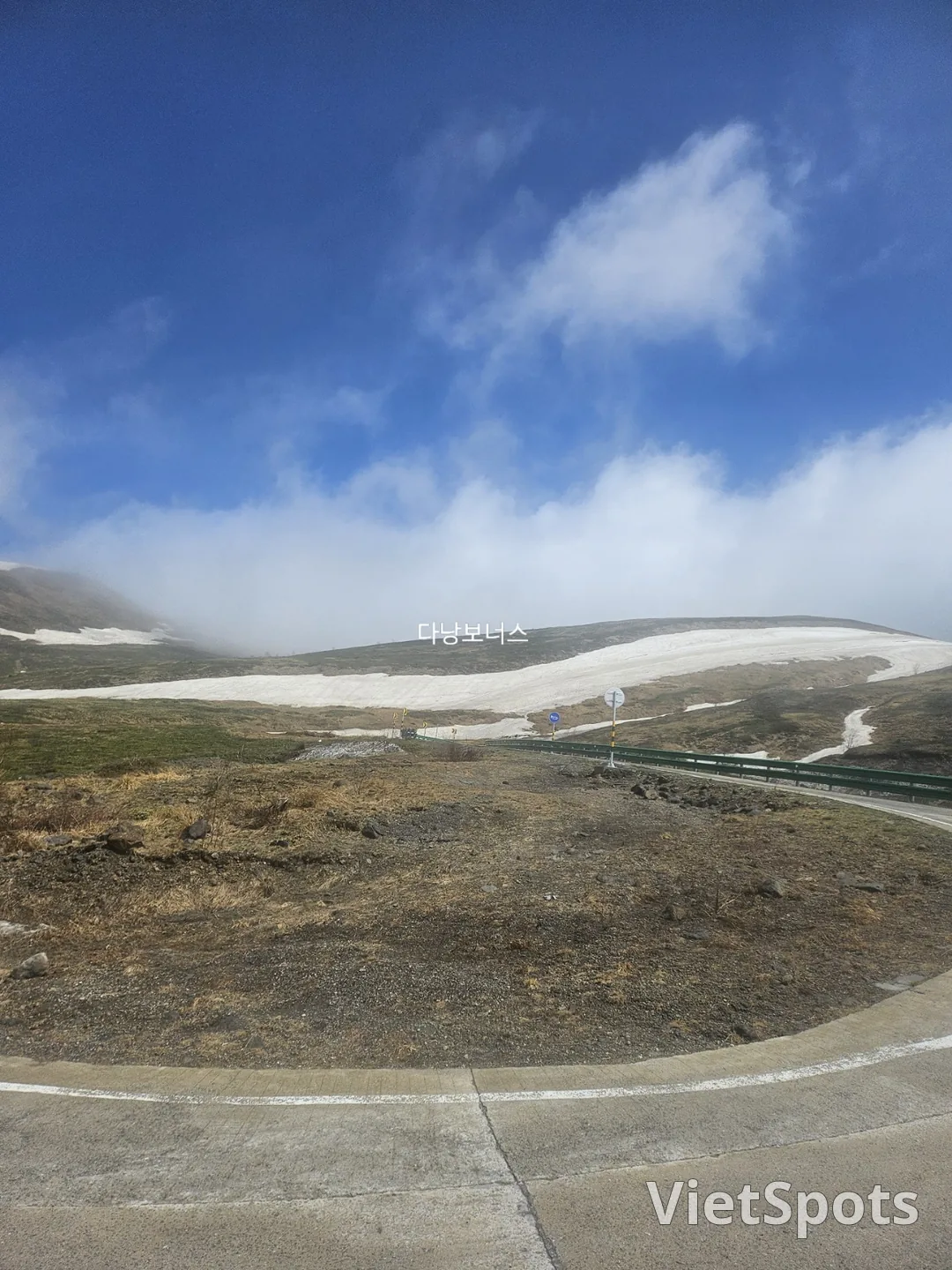 🇰🇷🇨🇳🏔白頭山天池の西坡コース、1442段の階段と、今見ると涼しく感じる雪❄️