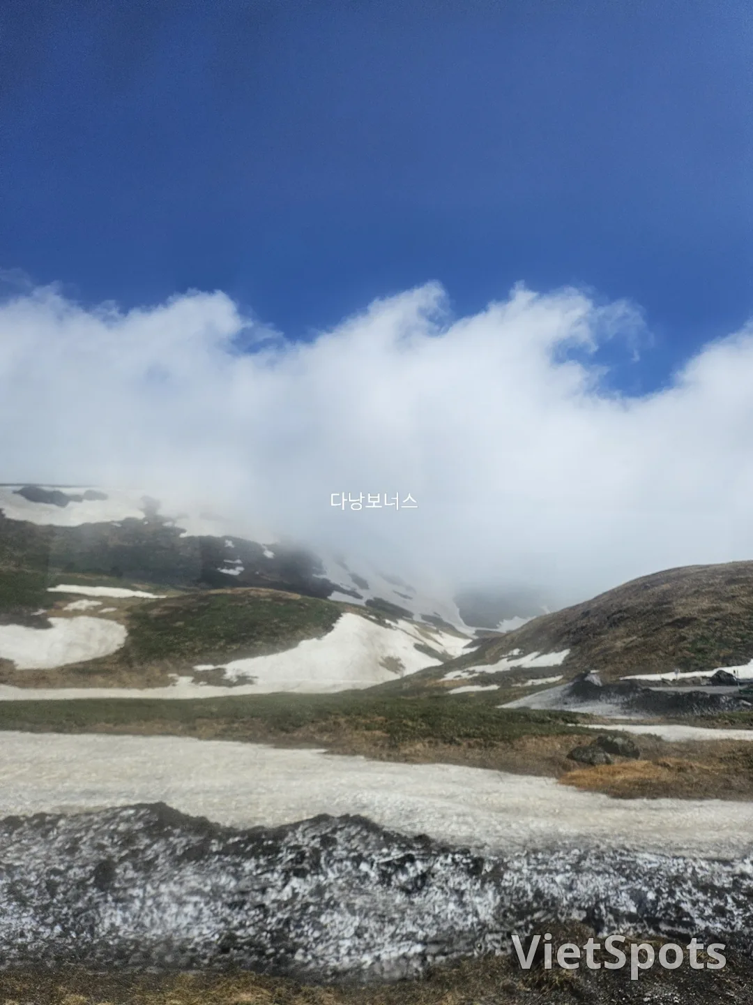 🇰🇷🇨🇳🏔白頭山天池の西坡コース、1442段の階段と、今見ると涼しく感じる雪❄️