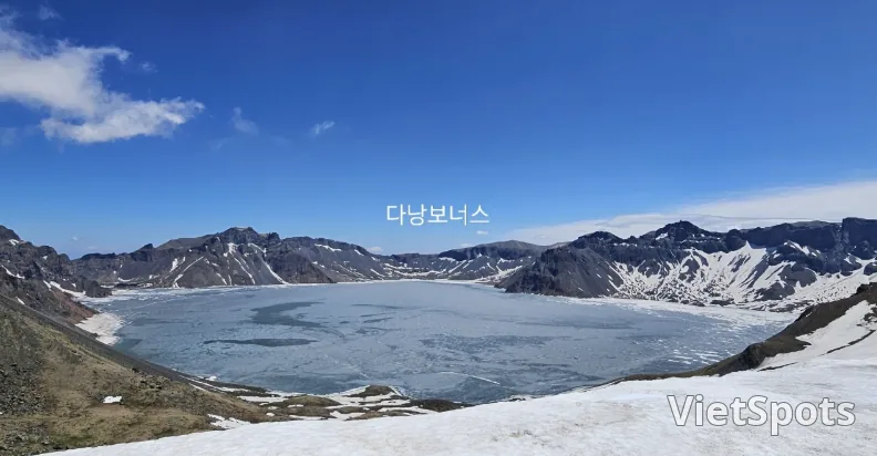 🇰🇷🇨🇳🏔白頭山天池の西坡コース、1442段の階段と、今見ると涼しく感じる雪❄️