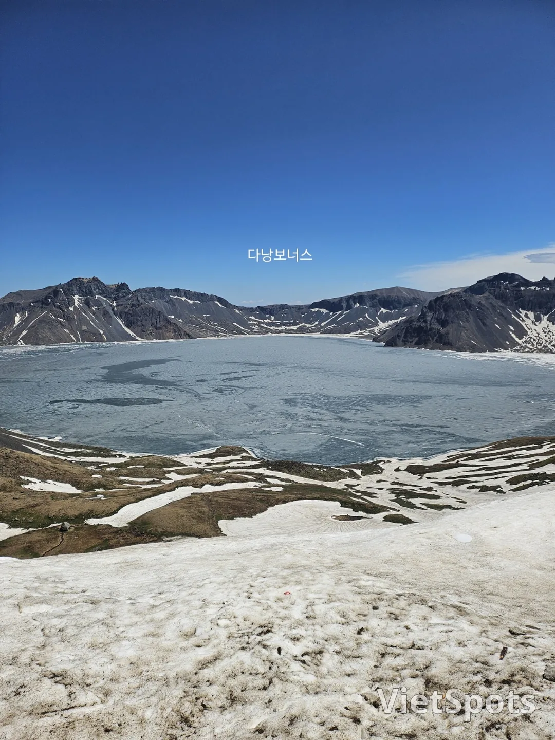 🇰🇷🇨🇳🏔白頭山天池の西坡コース、1442段の階段と、今見ると涼しく感じる雪❄️