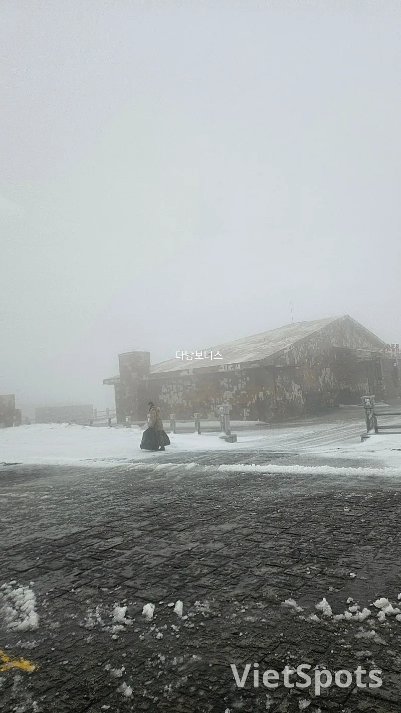 🇰🇷🇨🇳🏔長白山北坡線路,暴雪中羞澀的天池