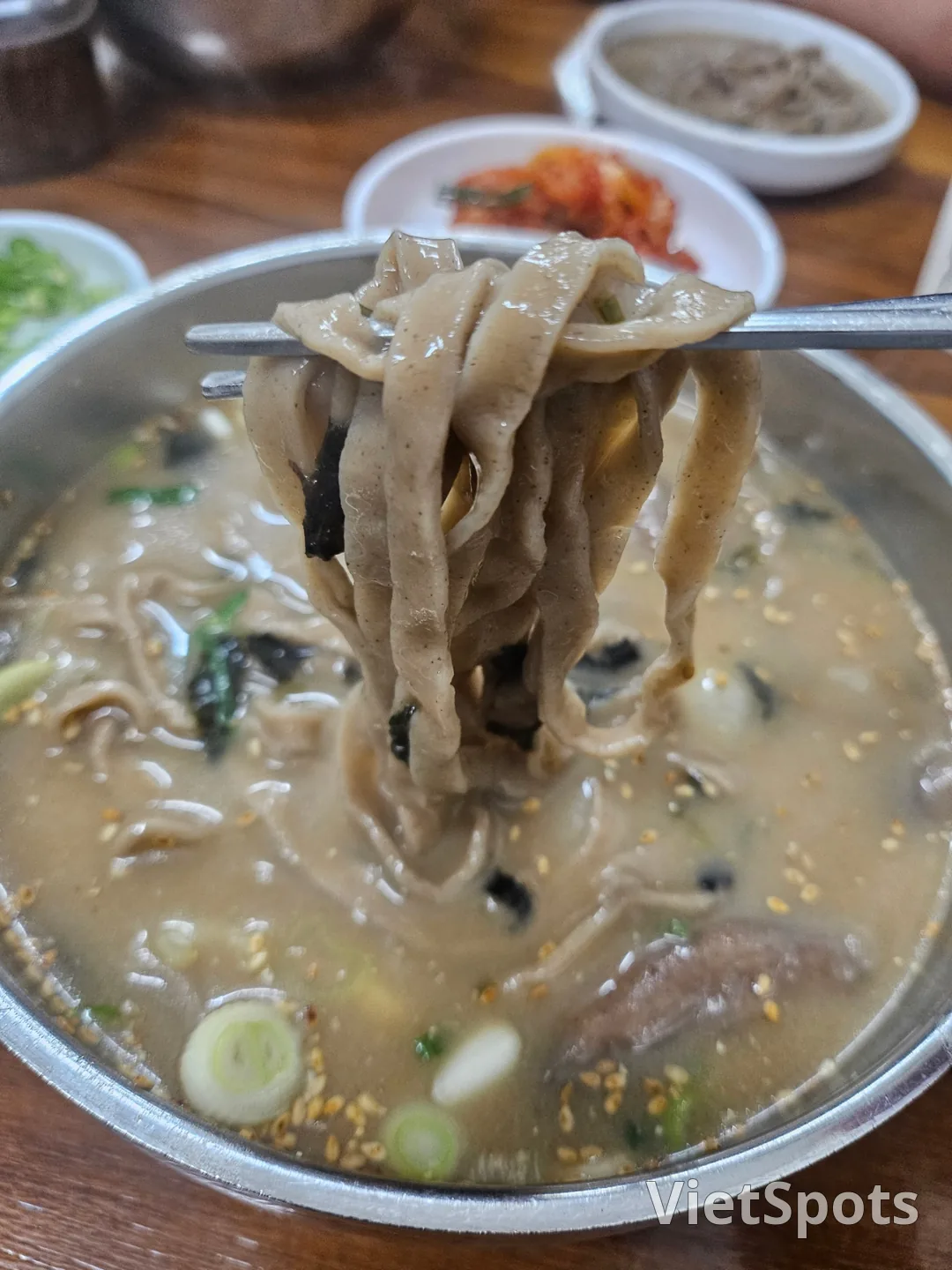 🇰🇷ขอแนะนำร้านอร่อยเมนูคาลกุกซูโซบะกับมันดูที่ตลาดโดเรมี เมืองวอนจูค่ะ/ครับ