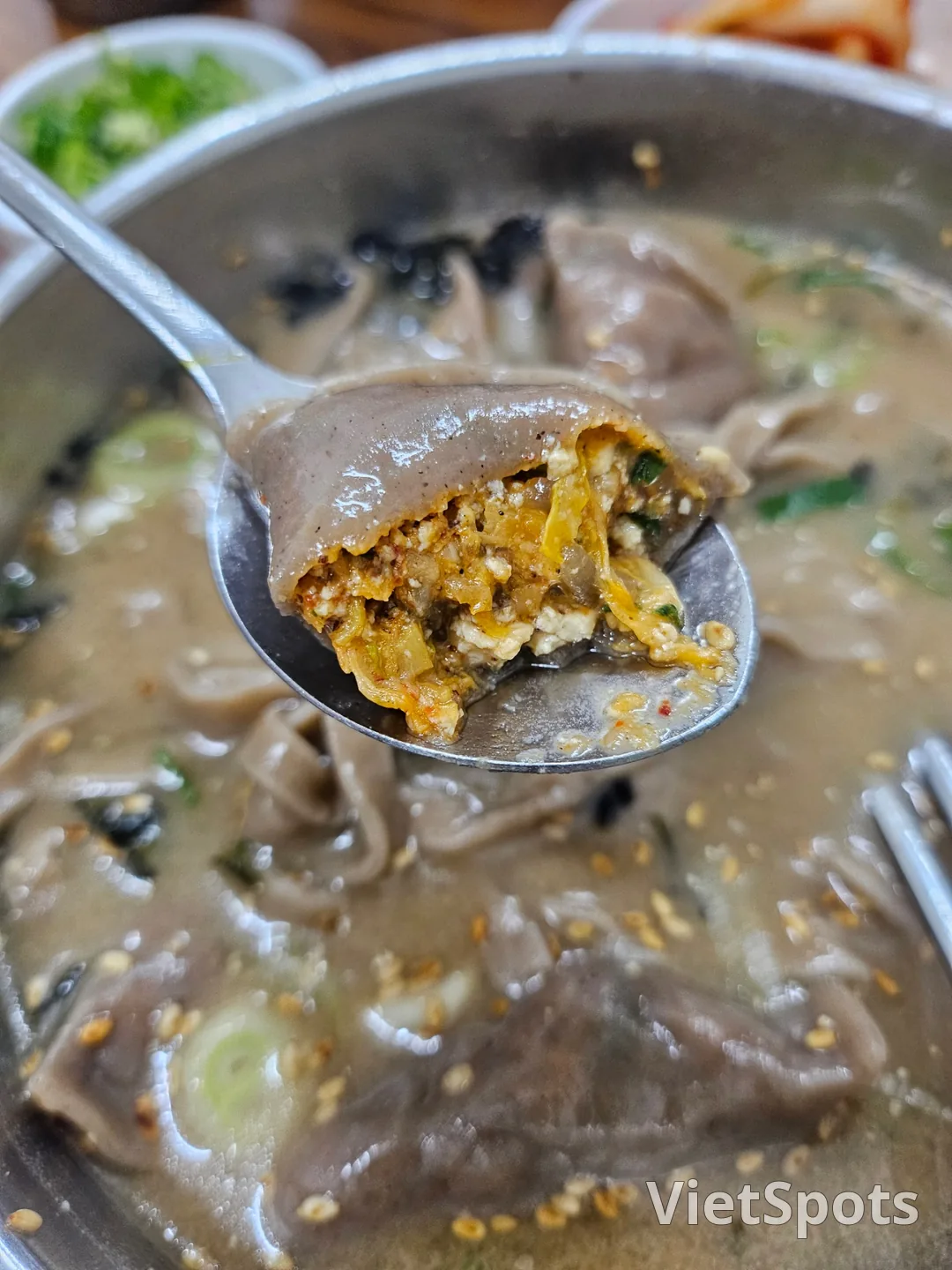 🇰🇷ขอแนะนำร้านอร่อยเมนูคาลกุกซูโซบะกับมันดูที่ตลาดโดเรมี เมืองวอนจูค่ะ/ครับ