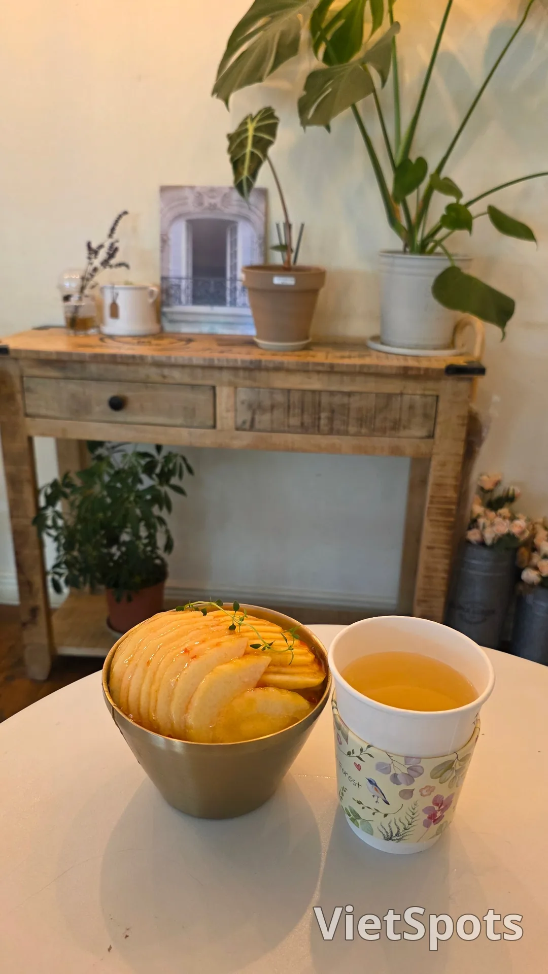 For dessert, let's go somewhere pretty