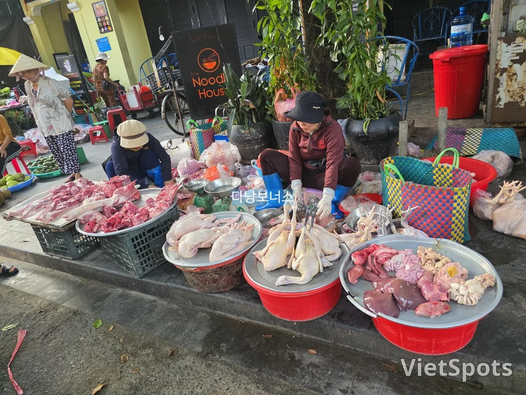 🇻🇳 Lively Hoi An Market