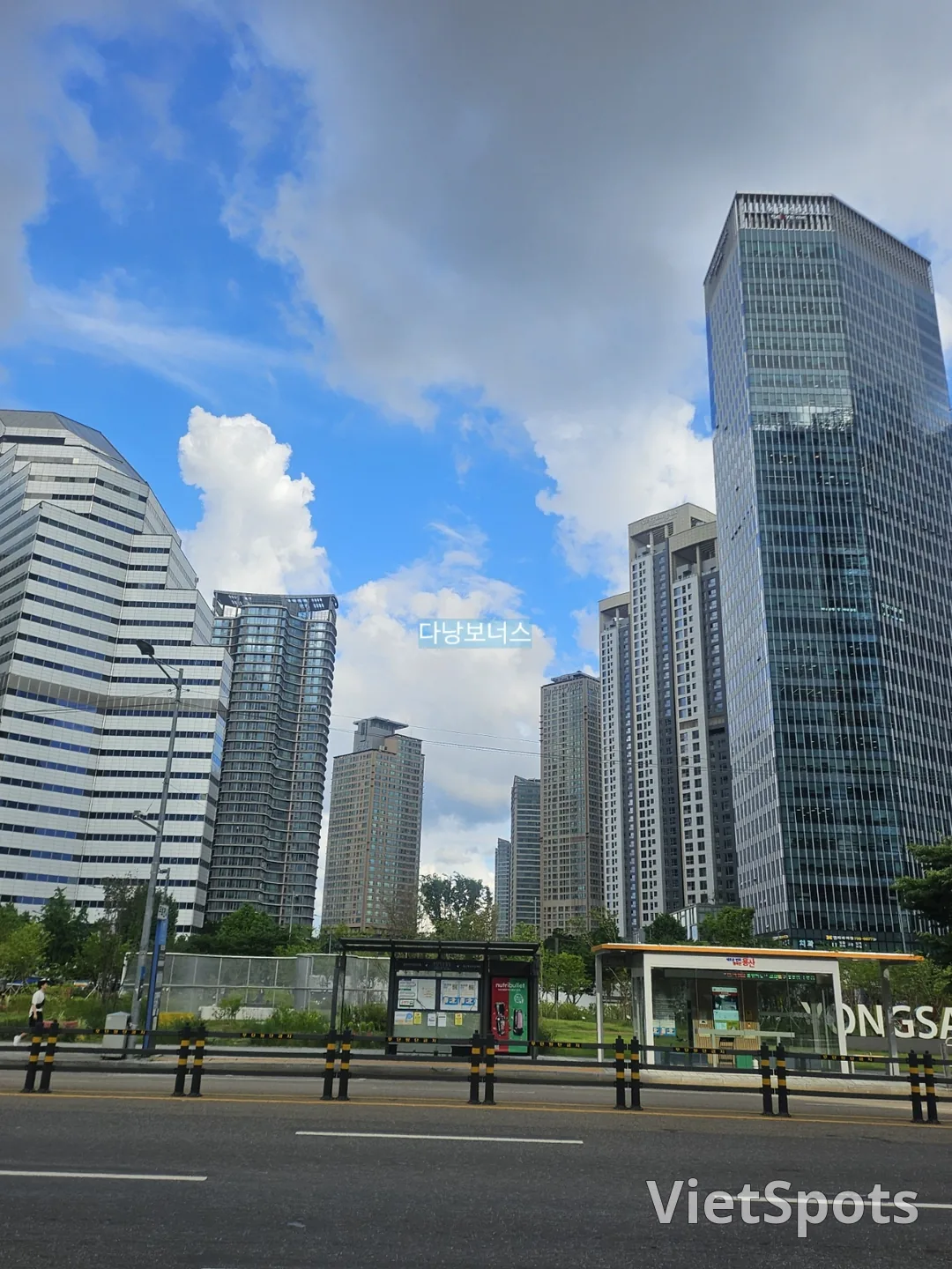 🇰🇷 Hãy rót rượu và kết bạn tại cầu Yongjak nhé (cực kỳ khuyến khích)