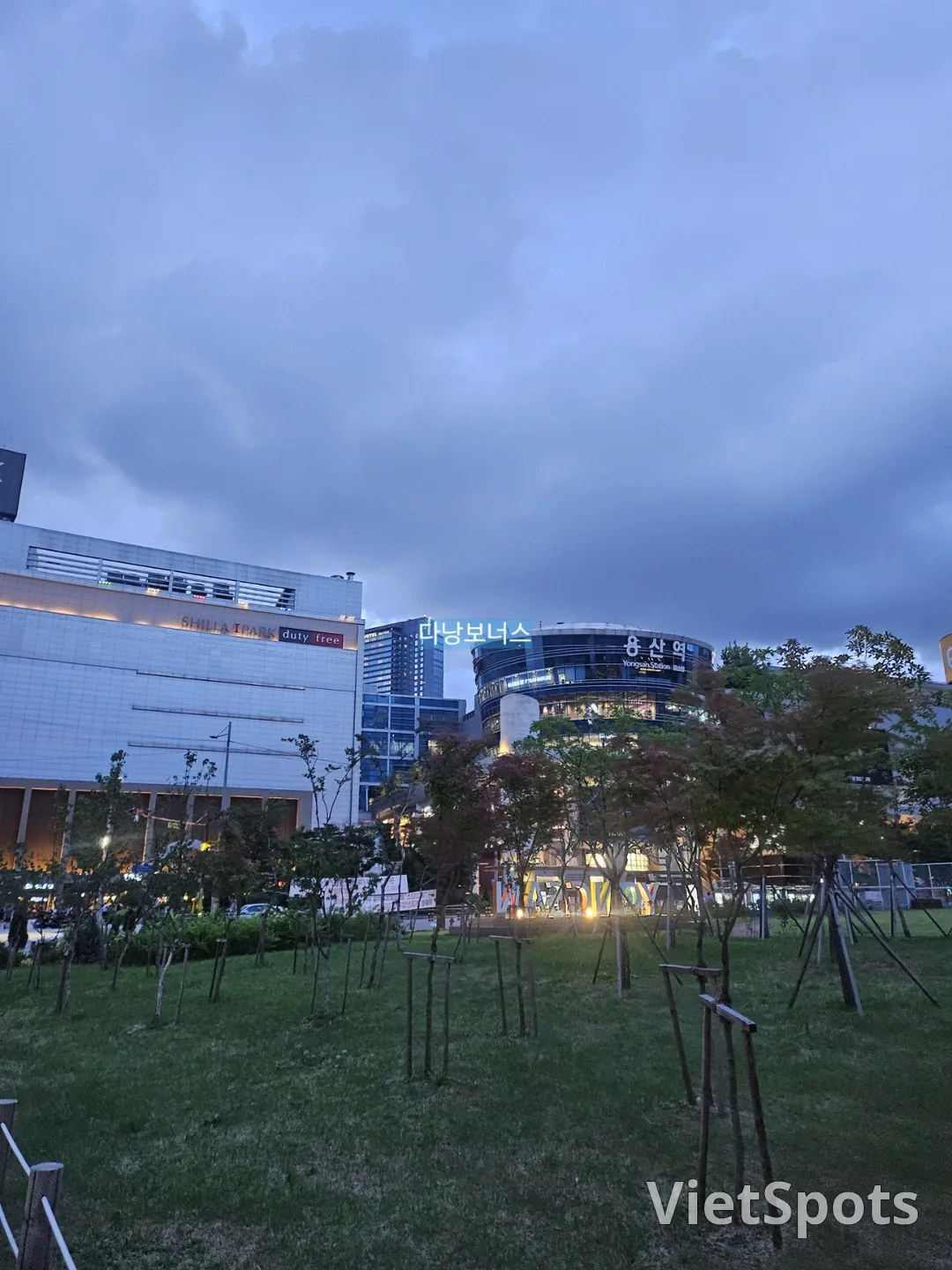 🇰🇷 Hãy rót rượu và kết bạn tại cầu Yongjak nhé (cực kỳ khuyến khích)