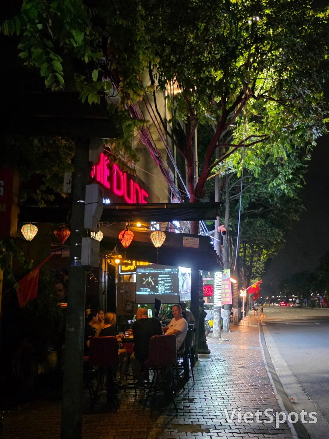 🇻🇳 2nd solo trip Day 1: Holding on to the end of this night