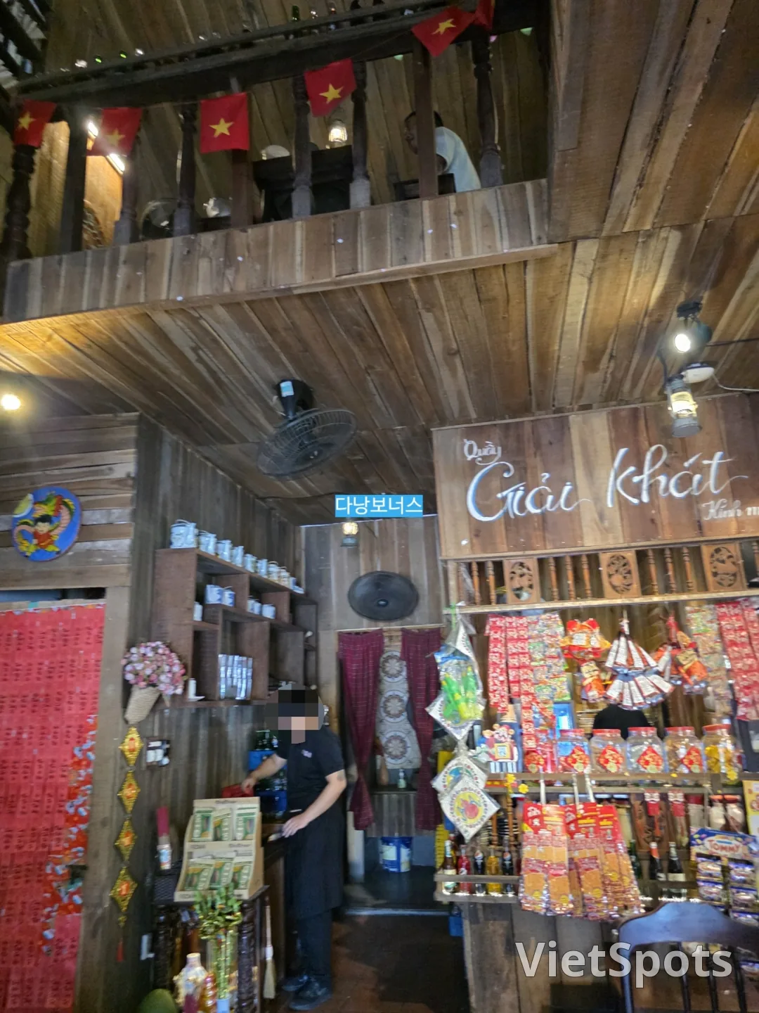 🇻🇳擠滿當地人的漂亮小木屋咖啡館