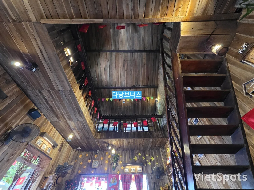 🇻🇳擠滿當地人的漂亮小木屋咖啡館