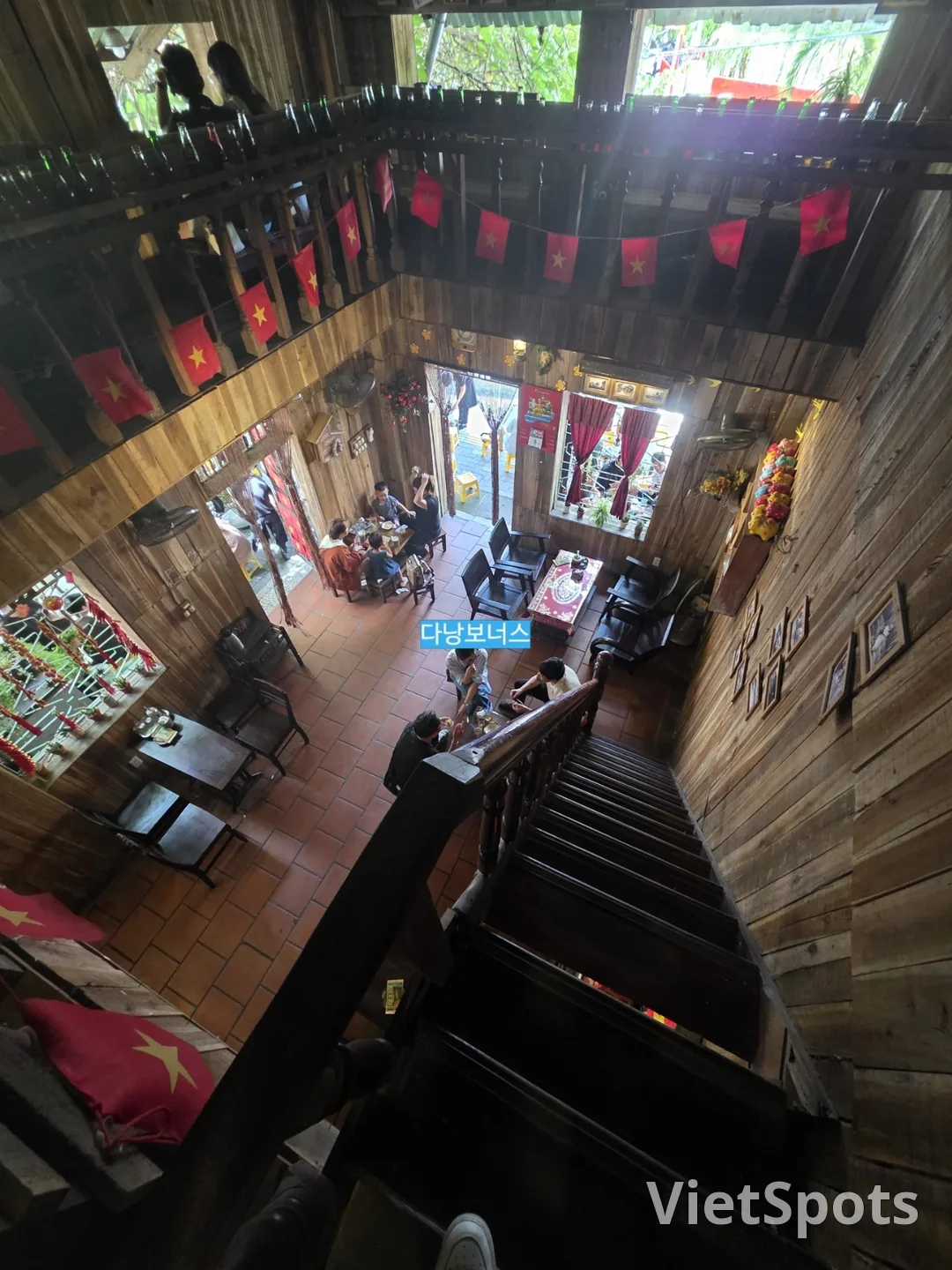 🇻🇳擠滿當地人的漂亮小木屋咖啡館