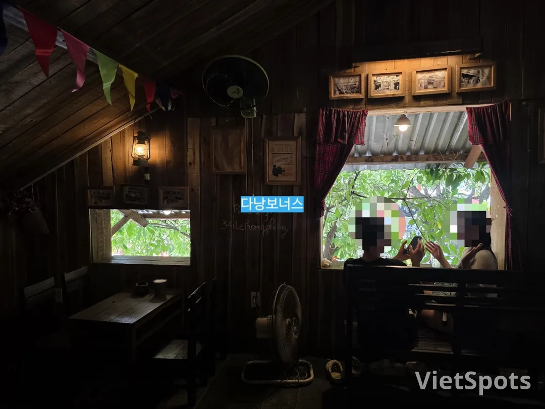 🇻🇳擠滿當地人的漂亮小木屋咖啡館
