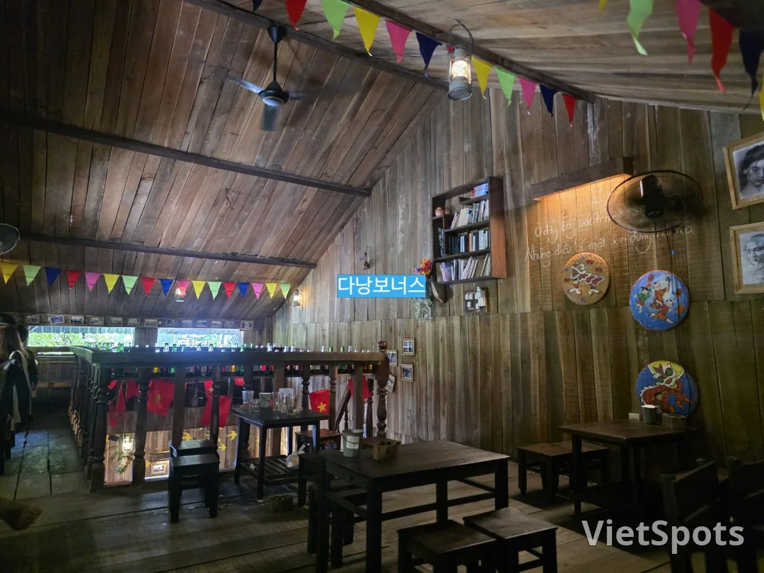 🇻🇳擠滿當地人的漂亮小木屋咖啡館