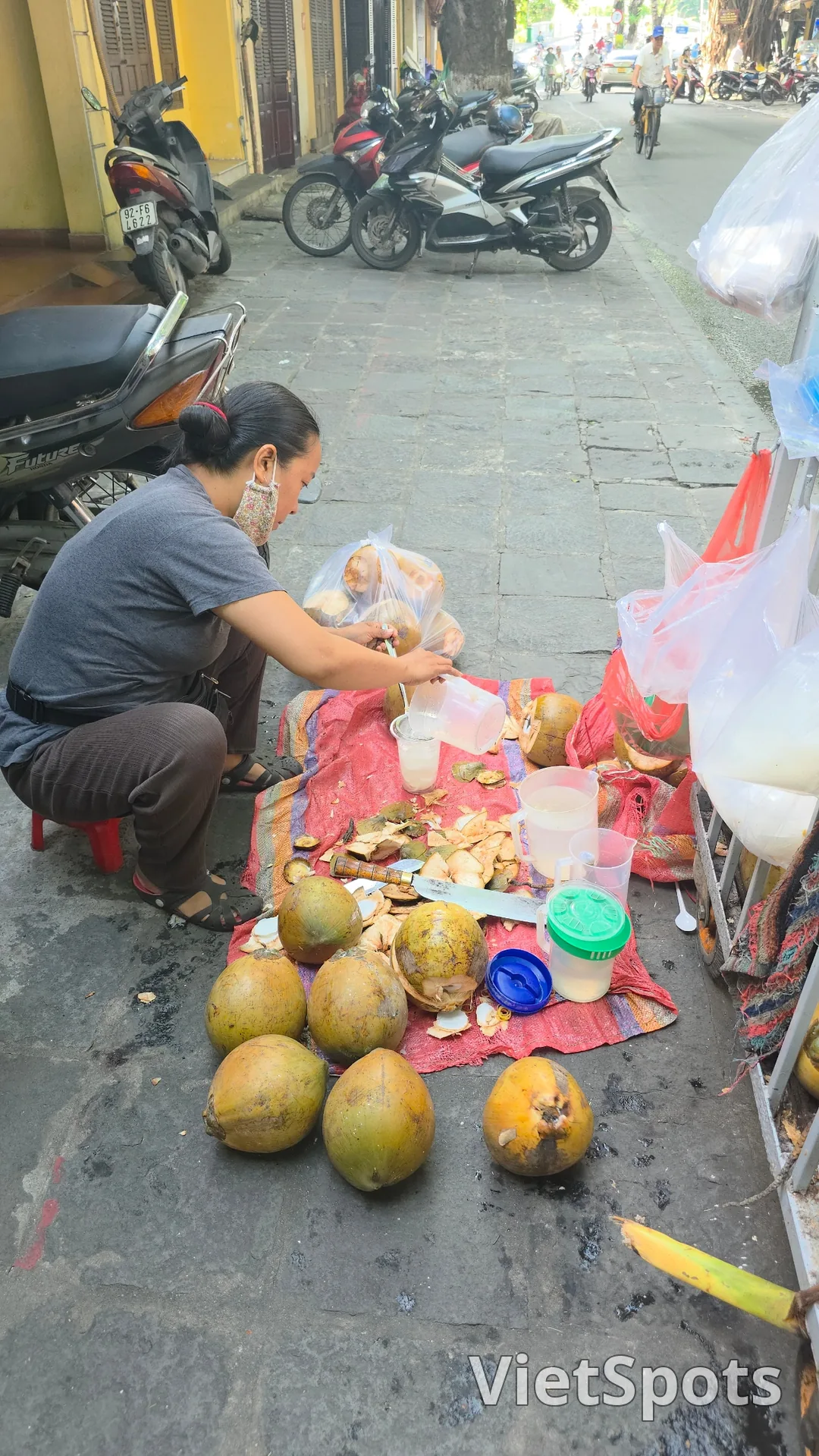 🇻🇳 走進當地人的日常生活，在會安享用的一杯椰子