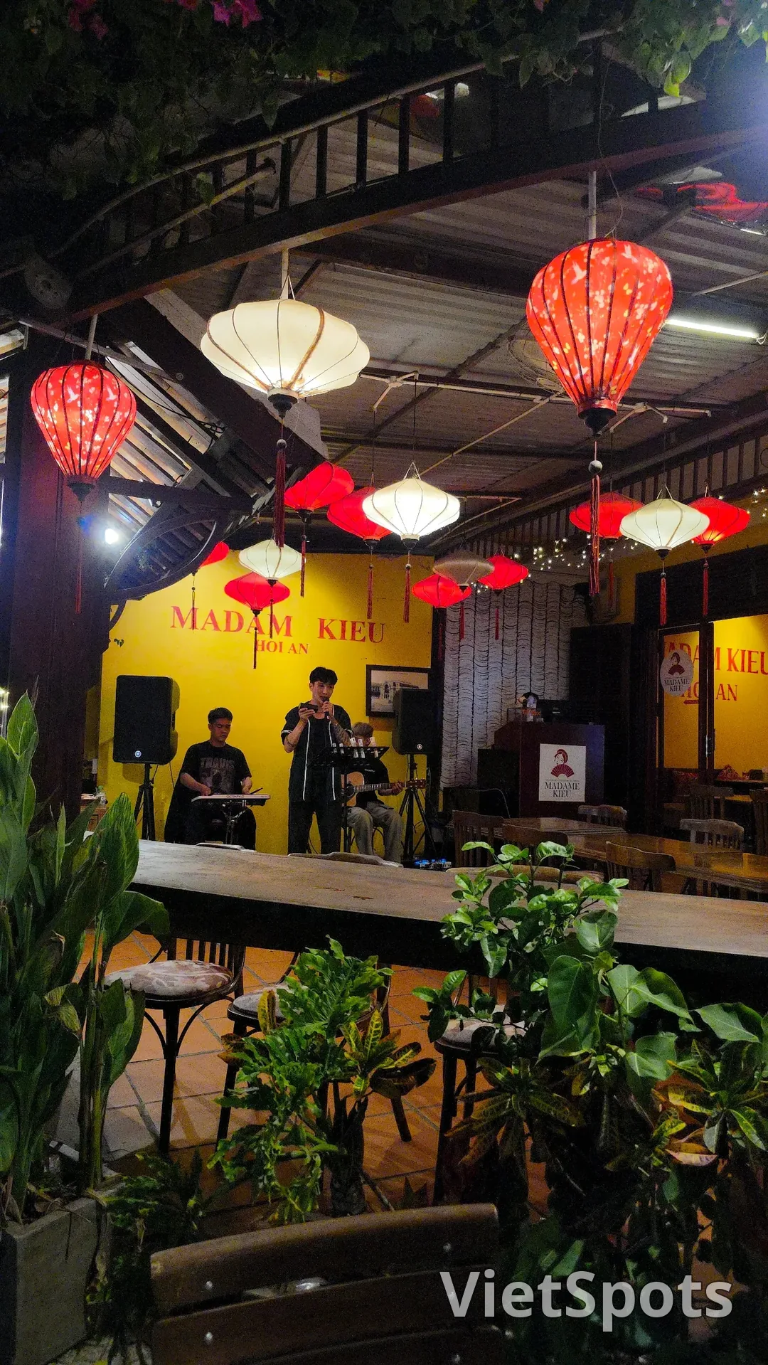 🇻🇳又是家常晚餐,会安玛丹裘夫人(MADAM KIEU)🎤🎵