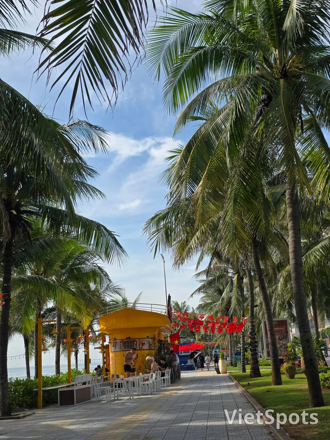 🇻🇳 เดินเล่นยามเช้าที่หาดหมีเค