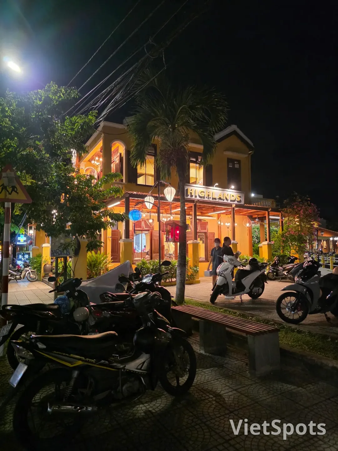 🇻🇳 Highlands Coffee Hội An, Highlands Coffee Phan Chu Trinh Hội An