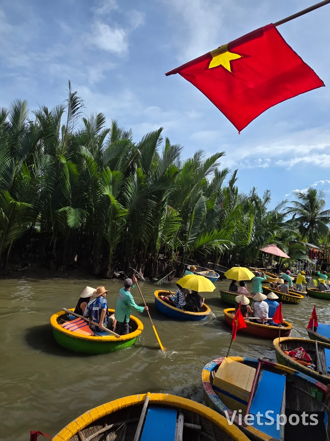 🇻🇳Ai đã từng một mình chèo thuyền thúng dừa chưa? Là tôi đây~!!🤣