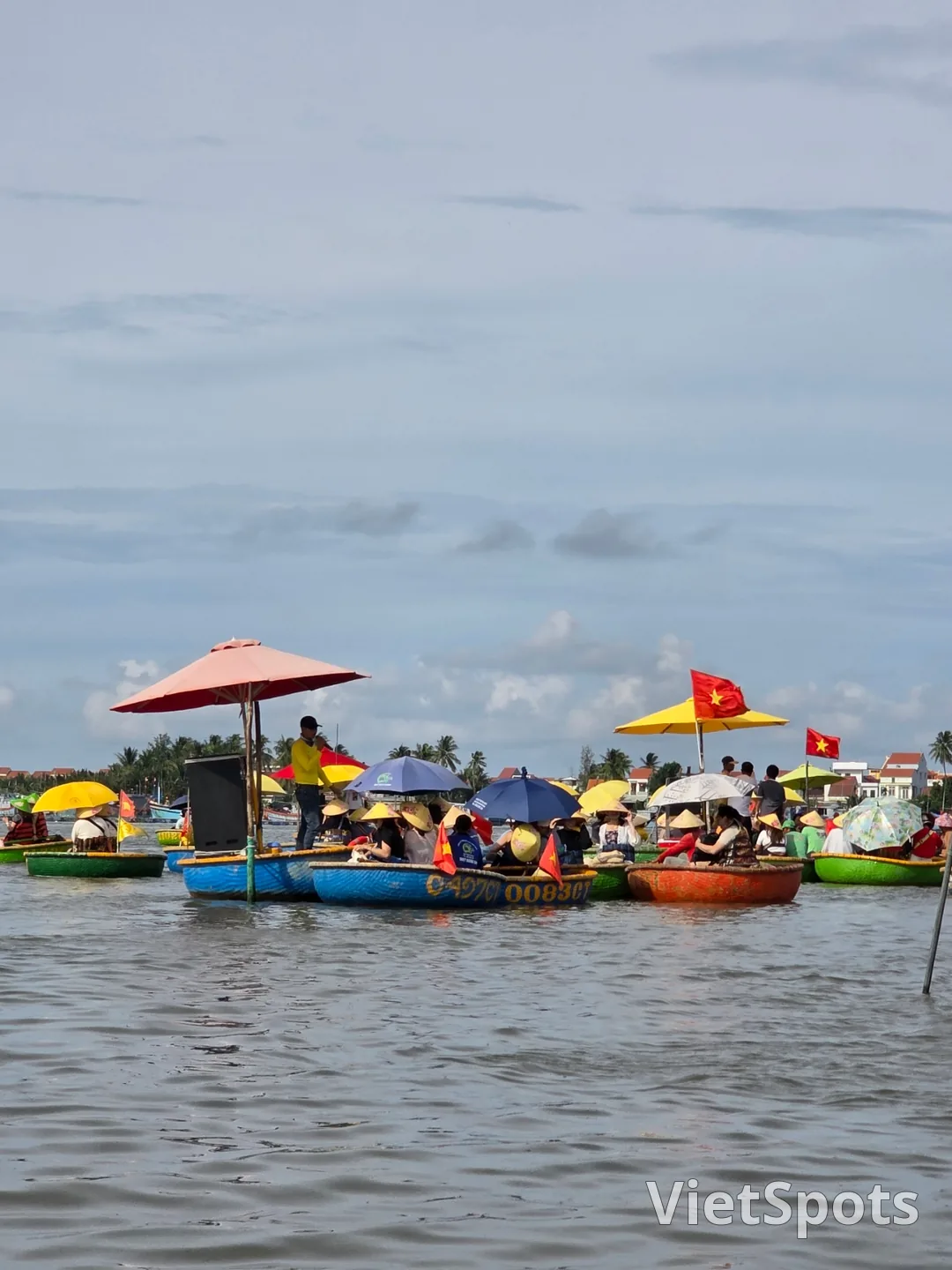 🇻🇳Ai đã từng một mình chèo thuyền thúng dừa chưa? Là tôi đây~!!🤣
