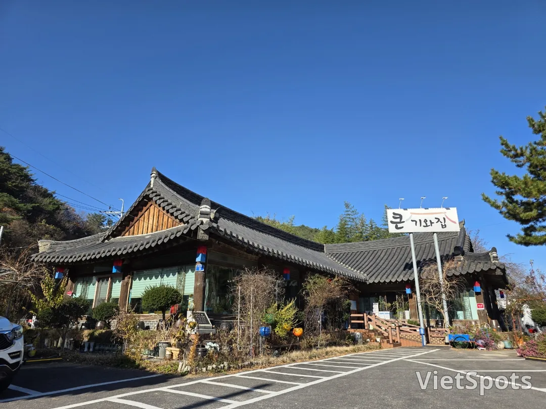 🇰🇷 Ngôi nhà mái ngói lớn ở Gangneung~ Lẩu đậu hũ Sundubu~